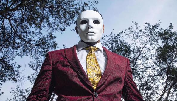 デスゲーム主催者の写真