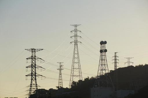 鉄塔のある風景 鉄塔,電力,インフラの写真素材