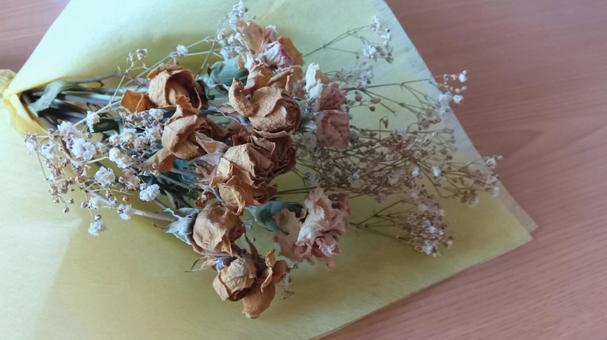 ドライフラワーの花束 ドライフラワーの花束 ドライフラワー,バラ,かすみ草の写真素材