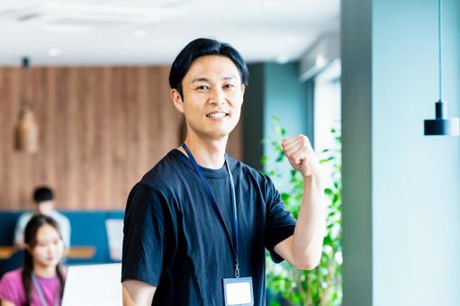 オフィスで働くビジネスパーソン オフィスで働くビジネスパーソン 男性,ビジネスマン,オフィスの写真素材