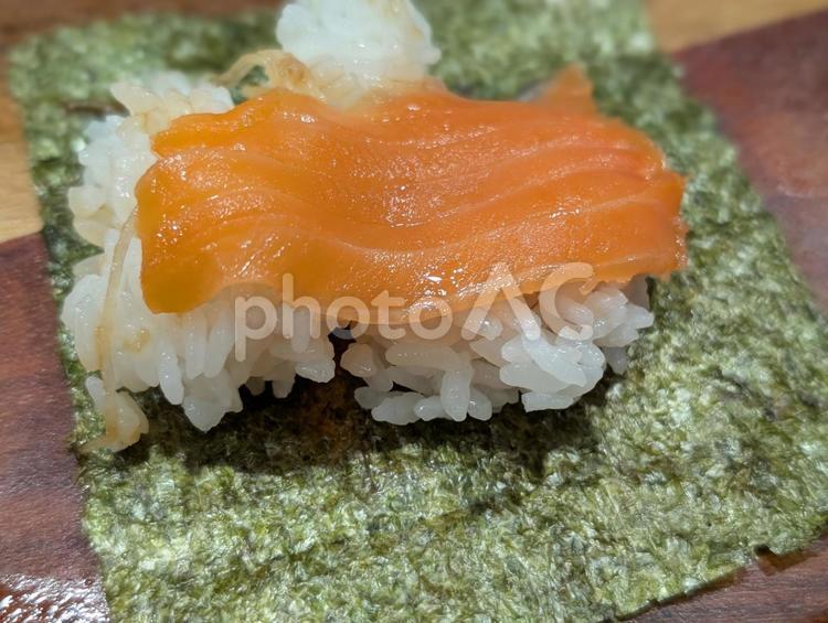 手巻き寿司　サーモン 手巻き寿司,寿司,海苔の写真素材