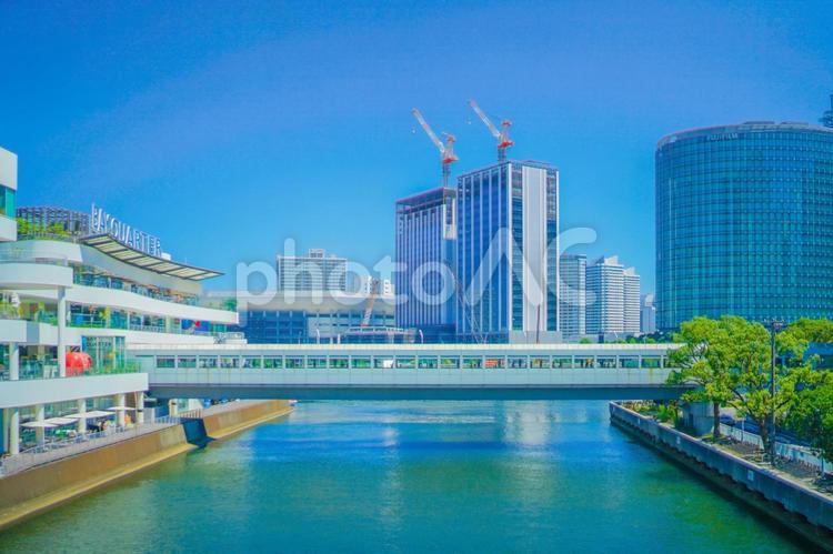 ベイクォーター横浜 空,青空,ビルの写真素材
