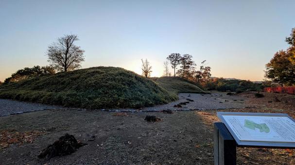 秋の氷見市柳田布尾山古墳 古墳,富山県,氷見市の写真素材