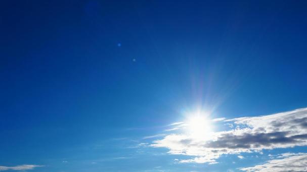 秋の空・耀く太陽&青空&白雲 秋の空・耀く太陽&青空&白雲の写真