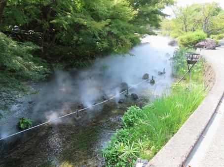 ミストに覆われた川 ミストに覆われた川 ミスト,川,涼しいの写真素材