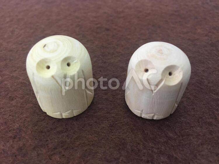 木彫りのフクロウ 木彫りのフクロウ,フクロウ,木彫りの写真素材