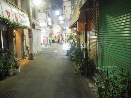 夜の路地裏 路地裏,夜,ネオンの写真素材