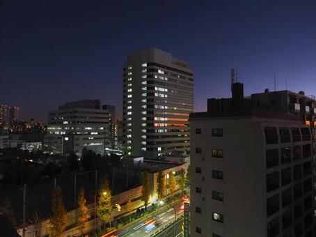 東京、2025年12月5日　朝6:00 朝焼け,朝,ビル街の写真素材