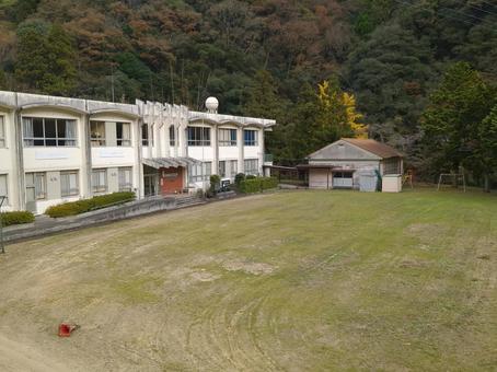 廃校(校庭) 分校,閉校,懐かしいの写真素材
