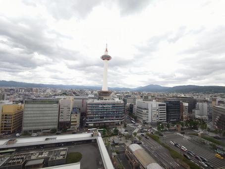 京都タワーと町並み 京都タワーと町並みの写真