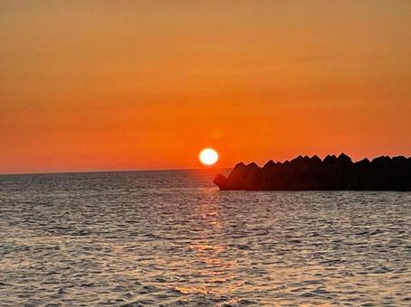 沈む夕日 沈む夕日の写真