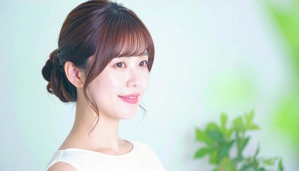 ヘアスタイルモデル:シニヨン ヘアスタイルモデル:シニヨンの写真