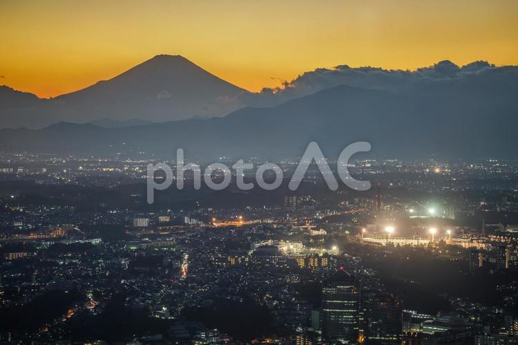 富士山のシルエットと横浜の街並み 横浜,富士山,シルエットの写真素材
