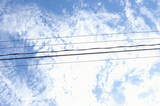 電線と空 電線と空の写真