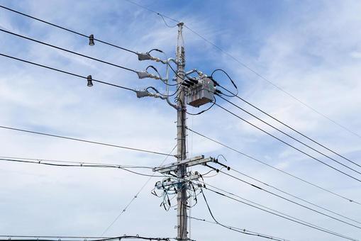 電柱と送電線 電柱と送電線 電線,電柱,送電の写真素材