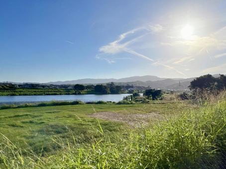 桂川を土手からの写真