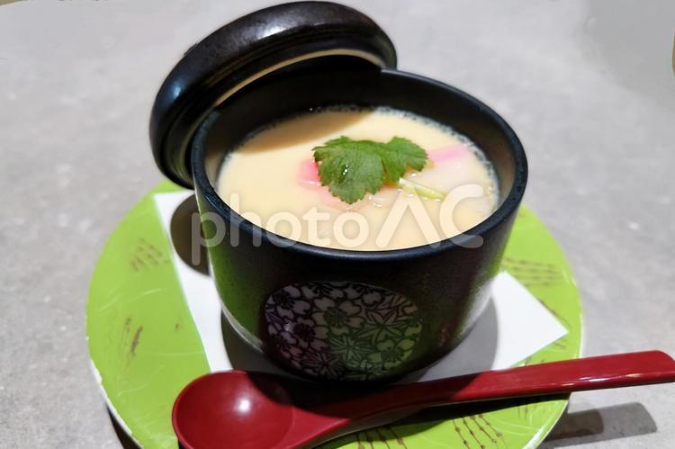 熱々の美味しい茶碗蒸し 茶碗蒸し,出汁,卵料理の写真素材