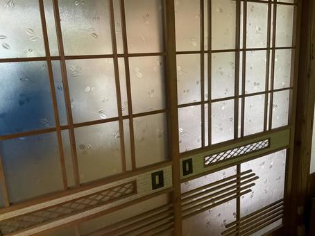 古民家のガラス戸 古民家のガラス戸の写真