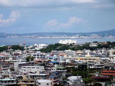 沖縄の街並み 沖縄の街並み 宜野湾市の街並み,浦添市の街並み,沖縄県宜野湾市嘉数の写真素材