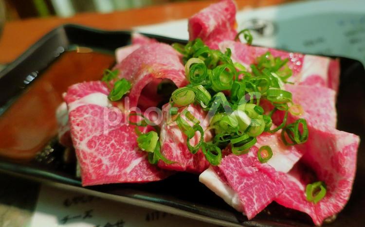 焼肉屋のサイドメニュー　タンサシ タン,刺し身,タン刺しの写真素材