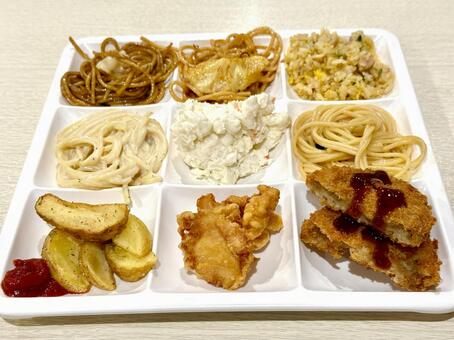 バイキング　茶色一色　炭水化物多め 茶色一色,炭水化物多め,焼きそばの写真素材