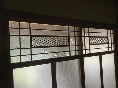 古民家のガラス戸 古民家のガラス戸の写真
