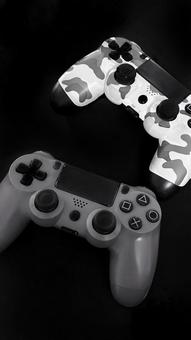 コントローラー2台 コントローラー,ゲーム,テレビゲームの写真素材