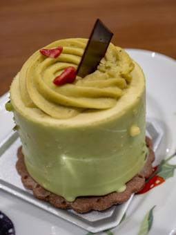 彩りも甘さも上品なピスタチオケーキ ピスタチオ,ケーキ,スイーツの写真素材