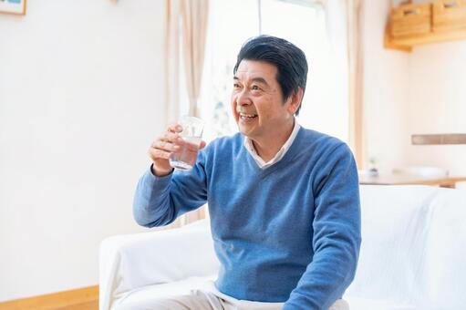 水を飲む男性 高齢者,シニア,男性の写真素材