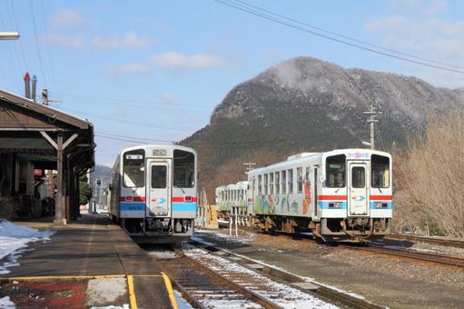 若桜鉄道、若桜駅、ホーム 若桜鉄道、若桜駅、ホームの写真