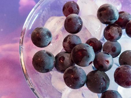 Ice and grapes, JPG