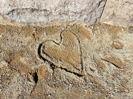 地面に描いたハート形 ハート,♡,地面の写真素材