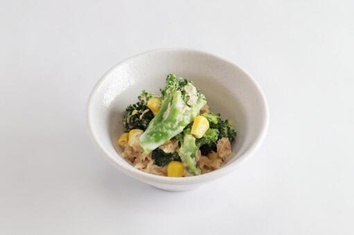 ブロッコリーのツナマヨ和え お惣菜,食べ物,惣菜の写真素材