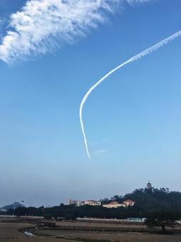 飛行機雲　中国 飛行機雲,空,風景の写真素材