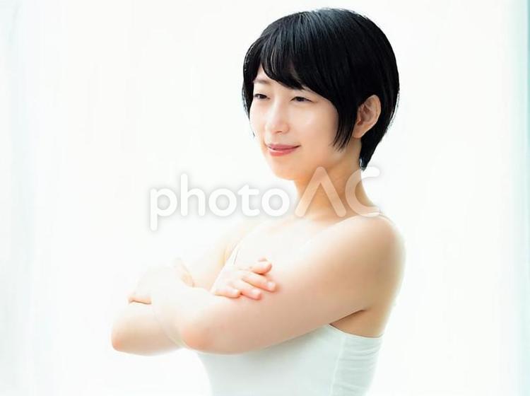 04：朝の光の中の女性 女性,人物,日本人の写真素材