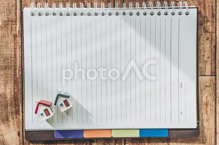住宅模型と文字スペース 手帳,ノート,ビジネスの写真素材