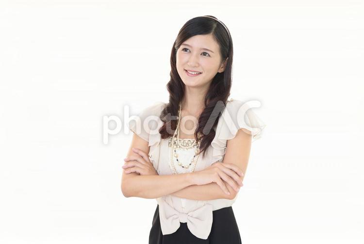 ワンピースを着た笑顔の女性 女性,笑顔,おしゃれの写真素材
