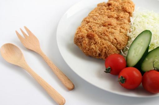 ヘルシーなとんかつ定食 ヘルシーなとんかつ定食 とんかつ,キャベツ,ミニトマトの写真素材