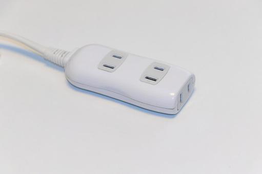 プラグ差し込み口が三つある電源タップ 電源タップ,延長コード,コンセントの写真素材