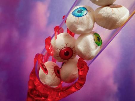 骸骨グラスと目玉マシュマロ マシュマロ,不気味,目玉の写真素材