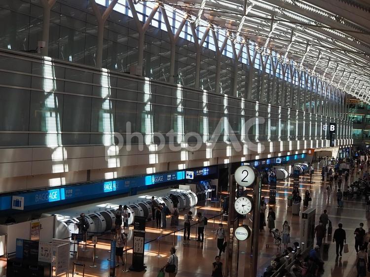 羽田空港　国内線出発ゲート 羽田空港,国内線,ターミナルの写真素材