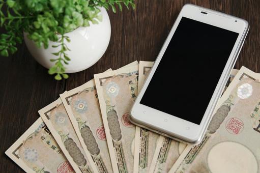 スマホとお金のイメージ スマホとお金のイメージ スマートフォン,お金,現金の写真素材
