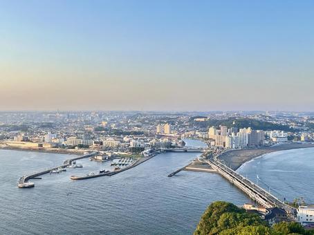 江の島の夕暮れ 江の島の夕暮れ 江の島,江の島大橋,夕暮れの写真素材