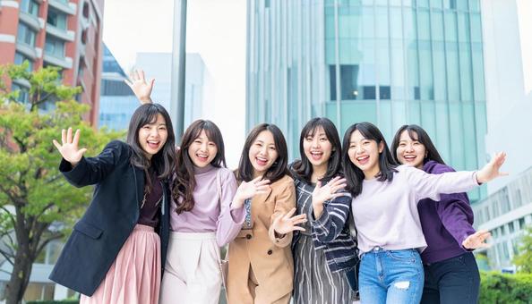 キャンパスライフを楽しむ大学生 キャンパスライフを楽しむ大学生の写真