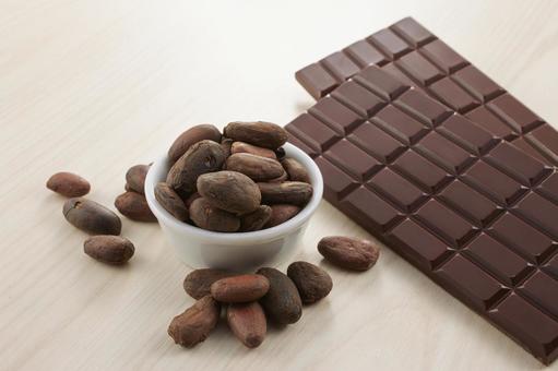 カカオ豆とチョコレート カカオ豆,チョコレート,種子の写真素材